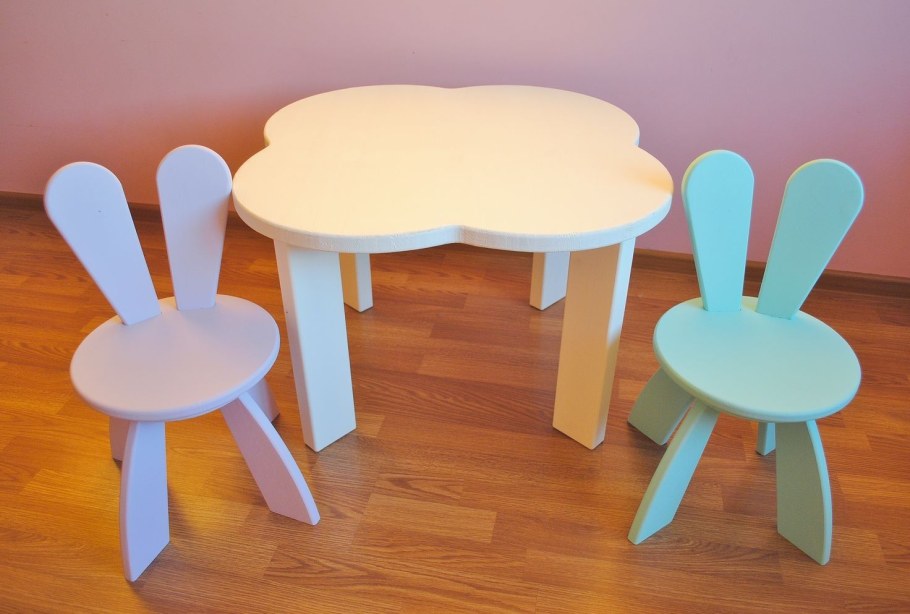 Детский стол и стул