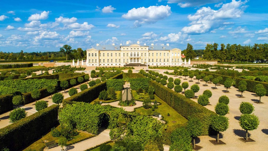 Рундале дворец французский сад