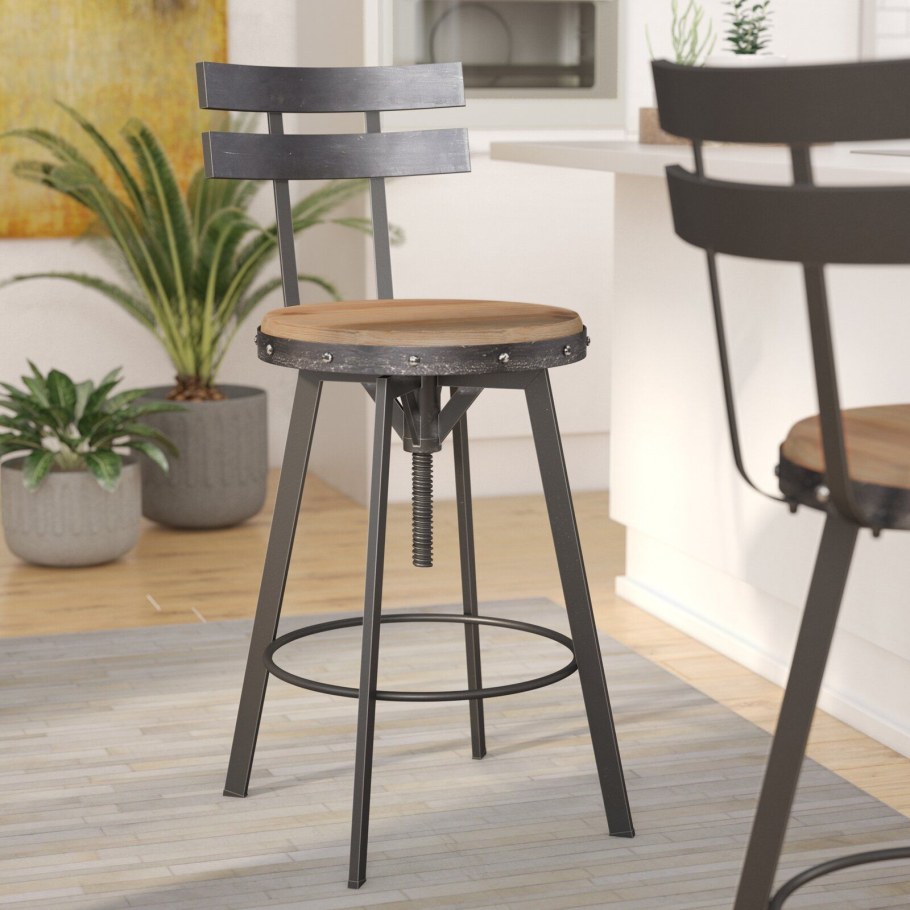 Барный стул с круглой спинкой