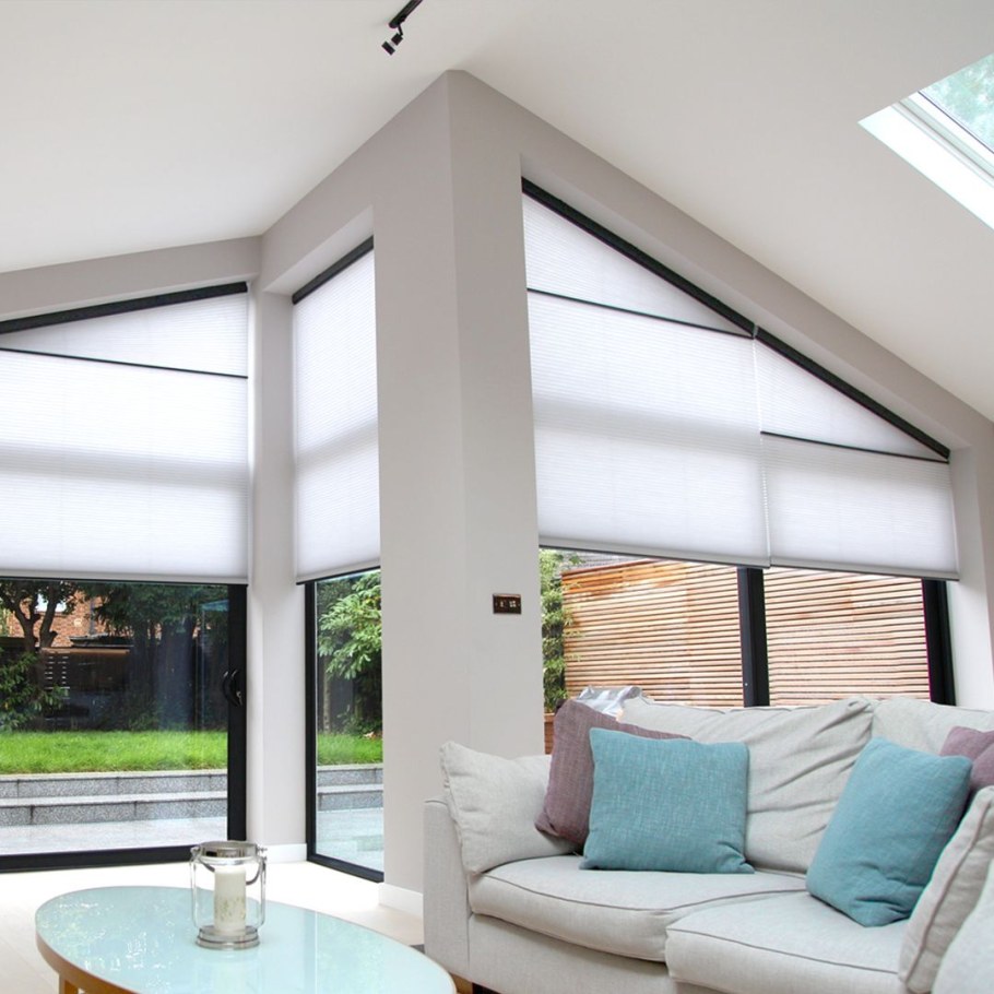 Рулонные шторы на треугольные окна