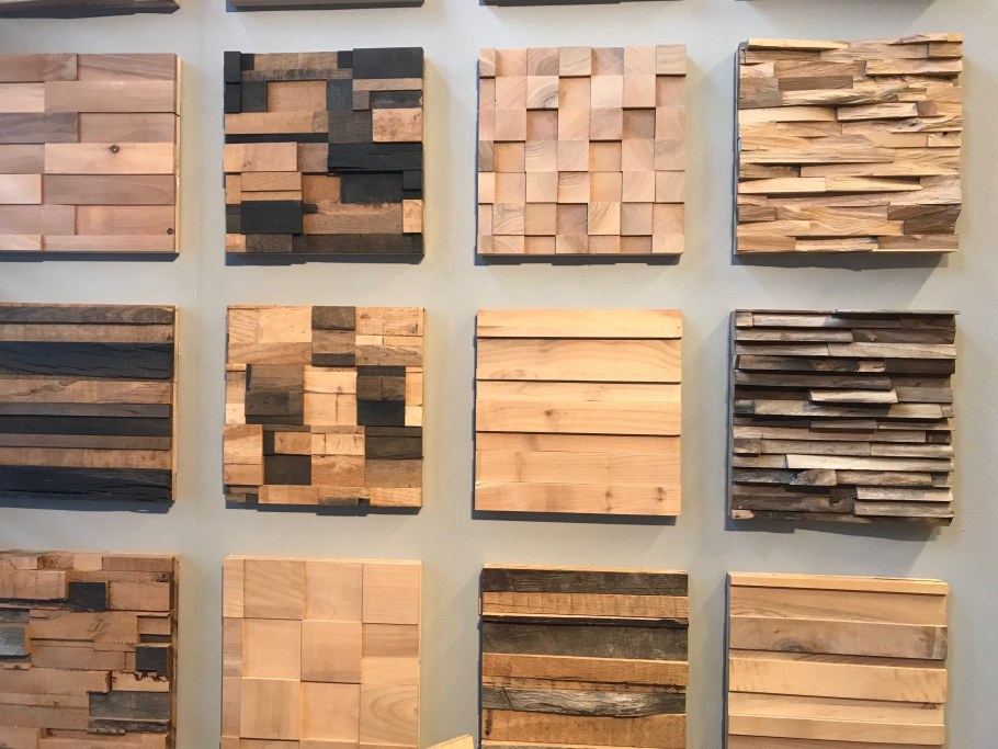 Панно из брусков дерева