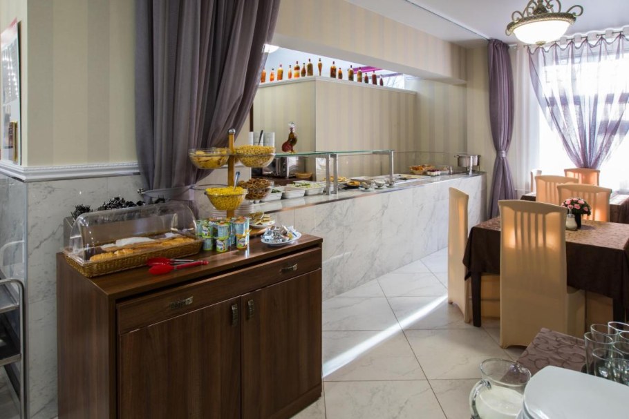 Ресторан в гостинице Ярославское в Москва