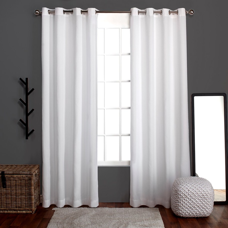 Белые шторы на люверсах