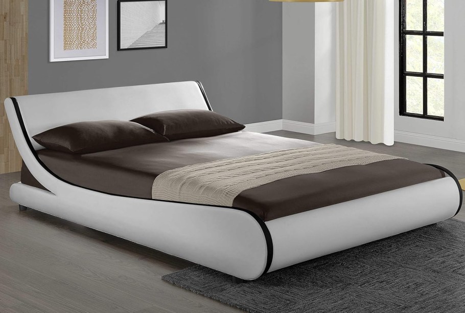 Кровать с наклонной спинкой двуспальная