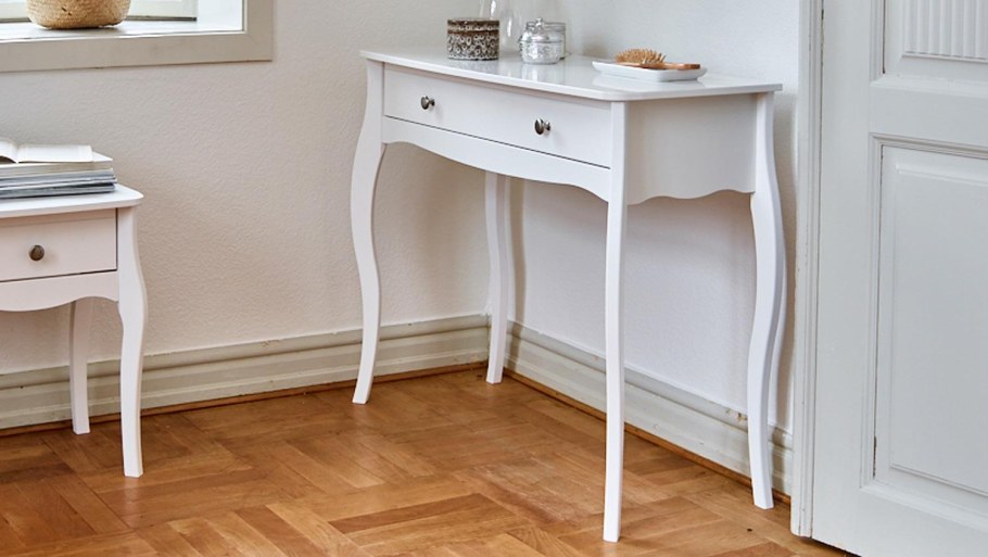 Консольный столик белый