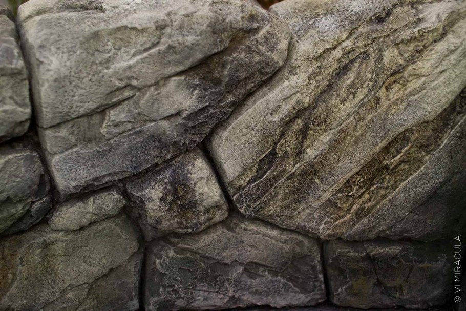 Натуральный камень скала