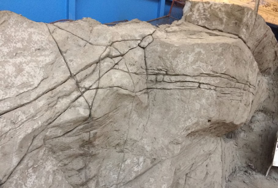 Искусственные скалы из полимербетона