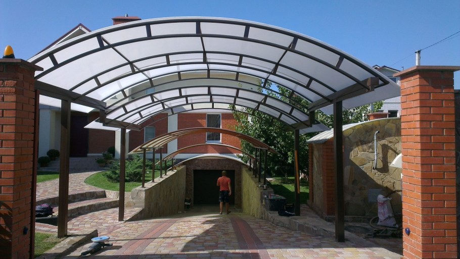 Арочный навес из поликарбоната