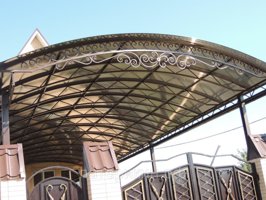 Арочный навес из поликарбоната
