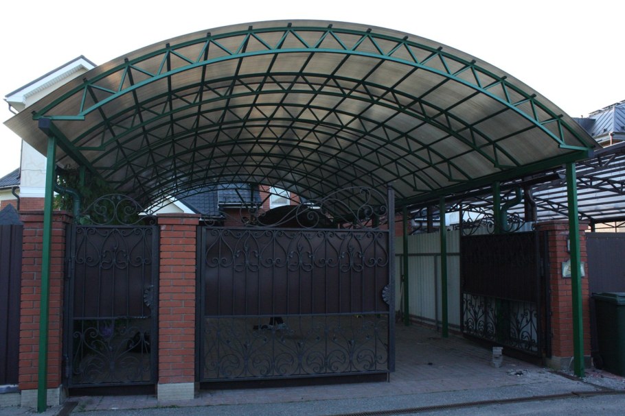 Арочный навес из металлочерепицы и поликарбоната