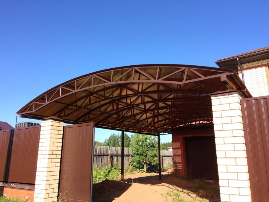 Арочный навес из поликарбоната
