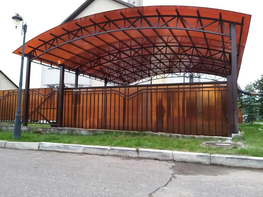 Навес для машины с полукруглой крышей