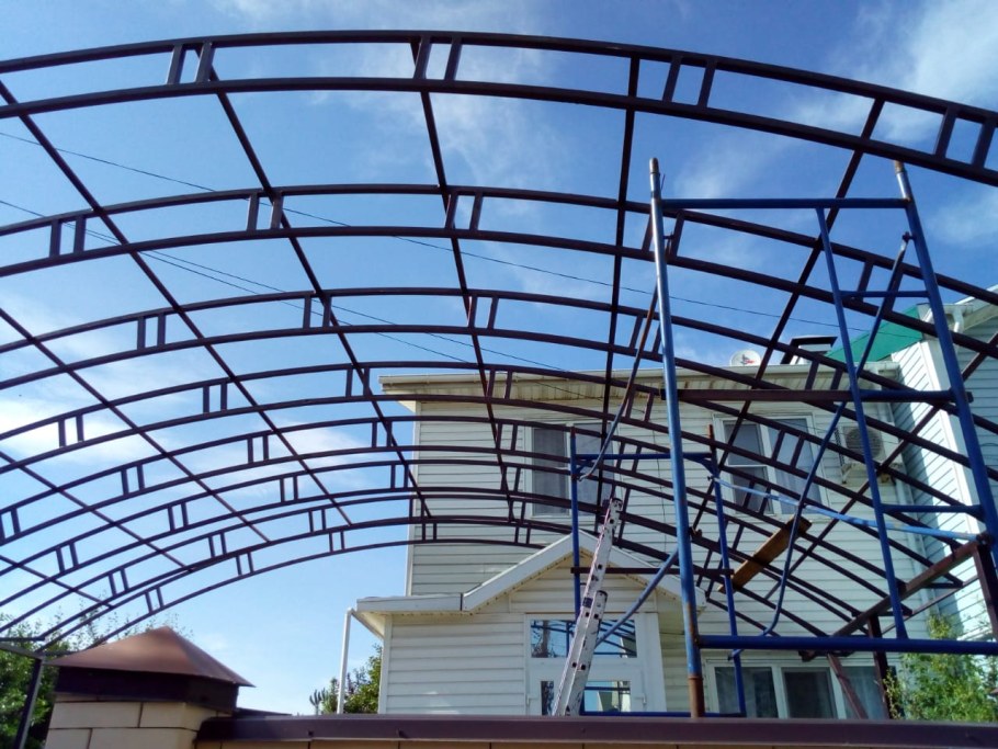 Арочный навес с козырьком