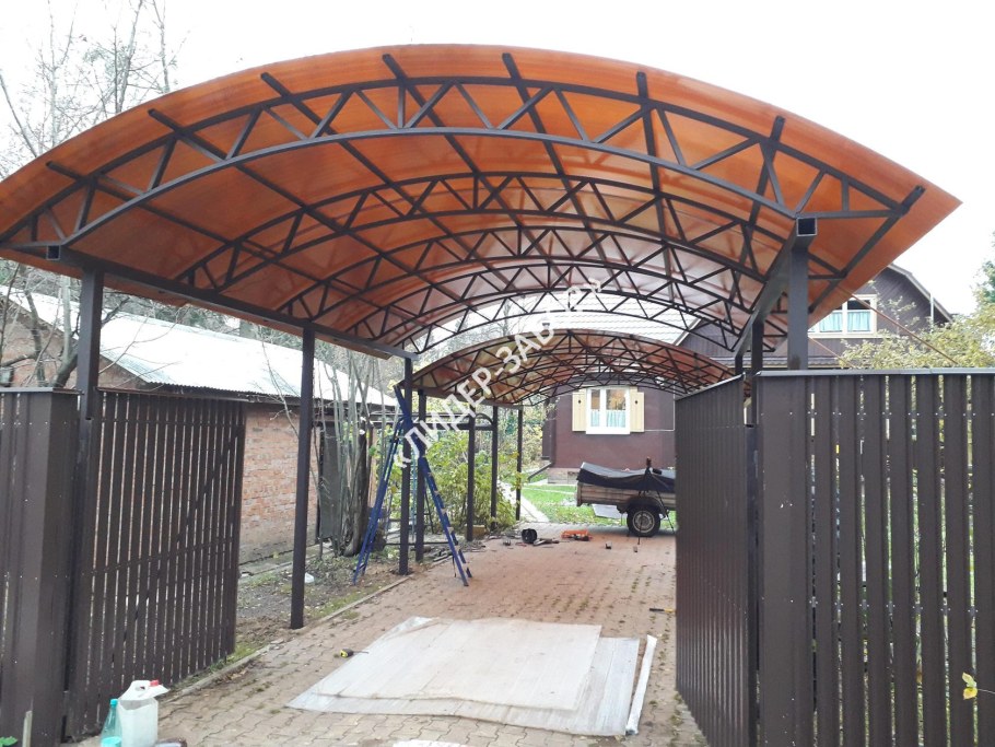 Арочный навес из поликарбоната