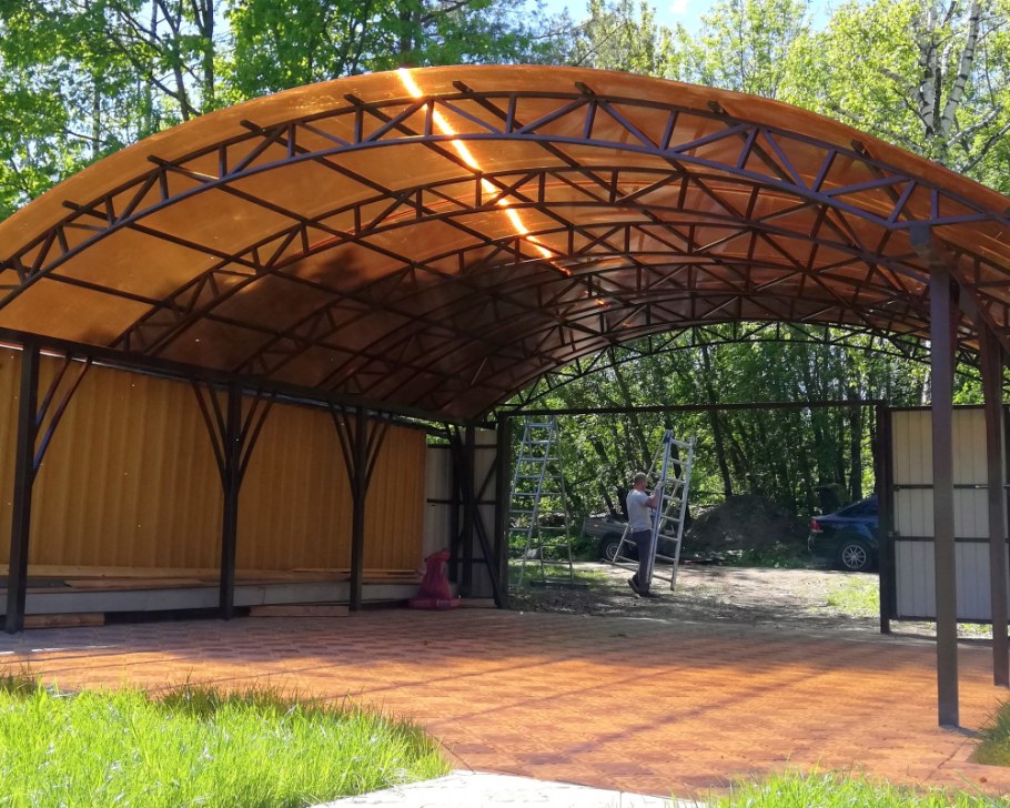 Арочный навес из поликарбоната