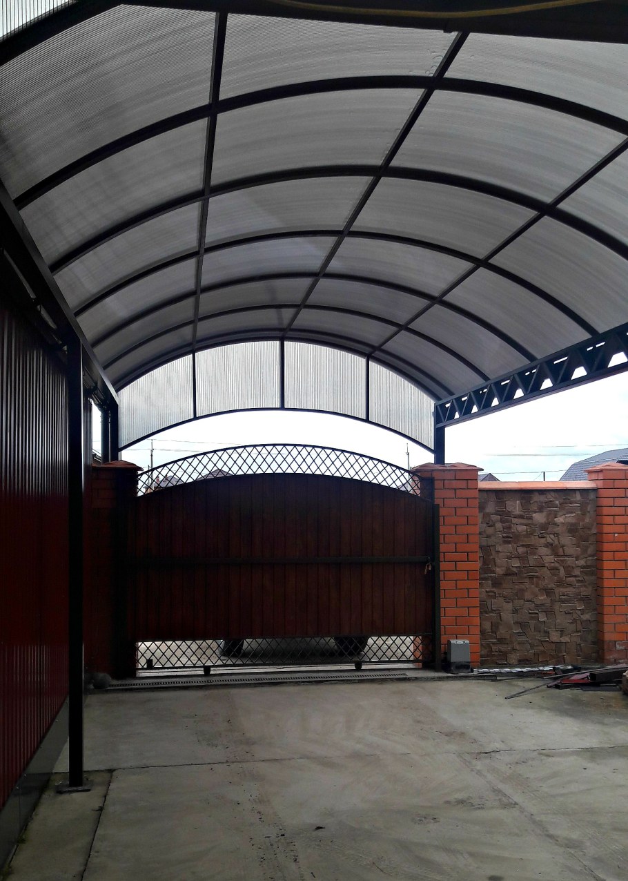 Арочный навес из поликарбоната
