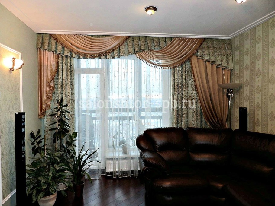 Ассиметричные шторы в кабинете