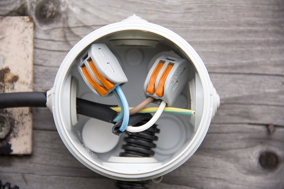 Клеммники ваго в распаечной коробке