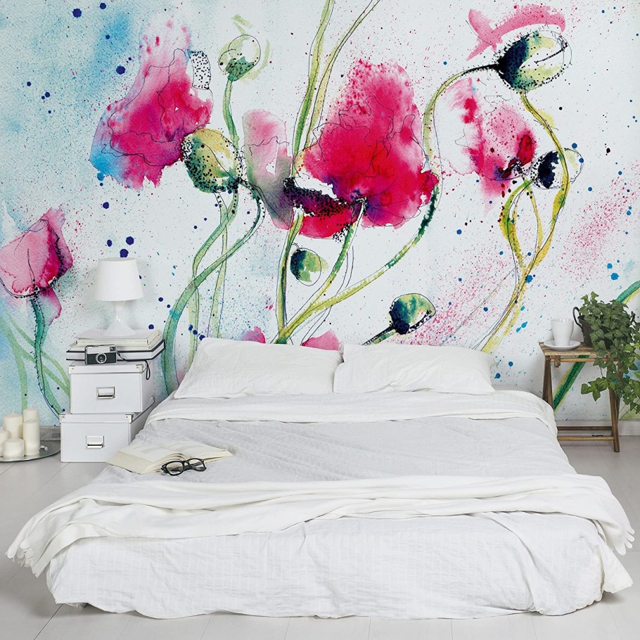 Акварельные цветы на стене
