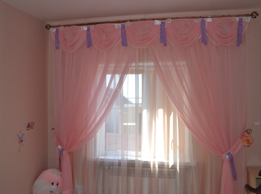 Ламбрекен в детскую из вуали