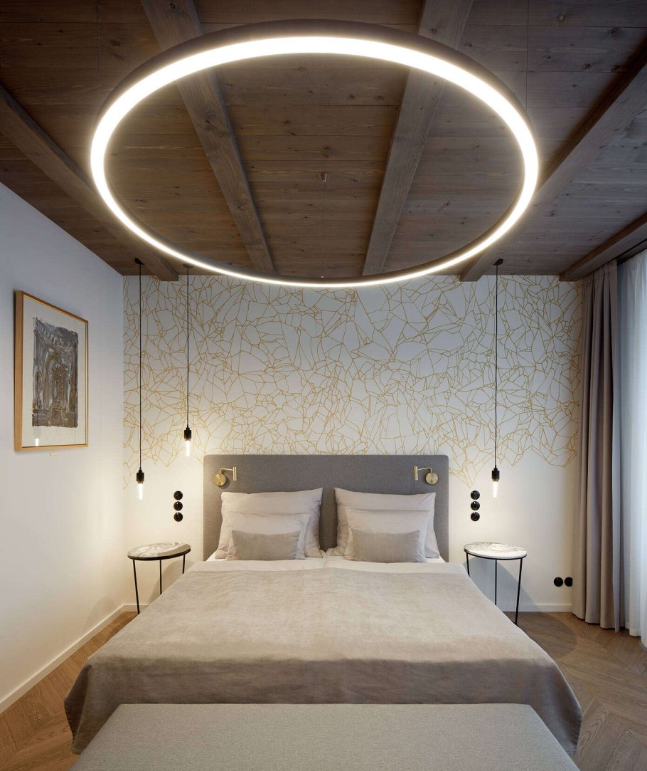 Интерьер гостиницы 3/8