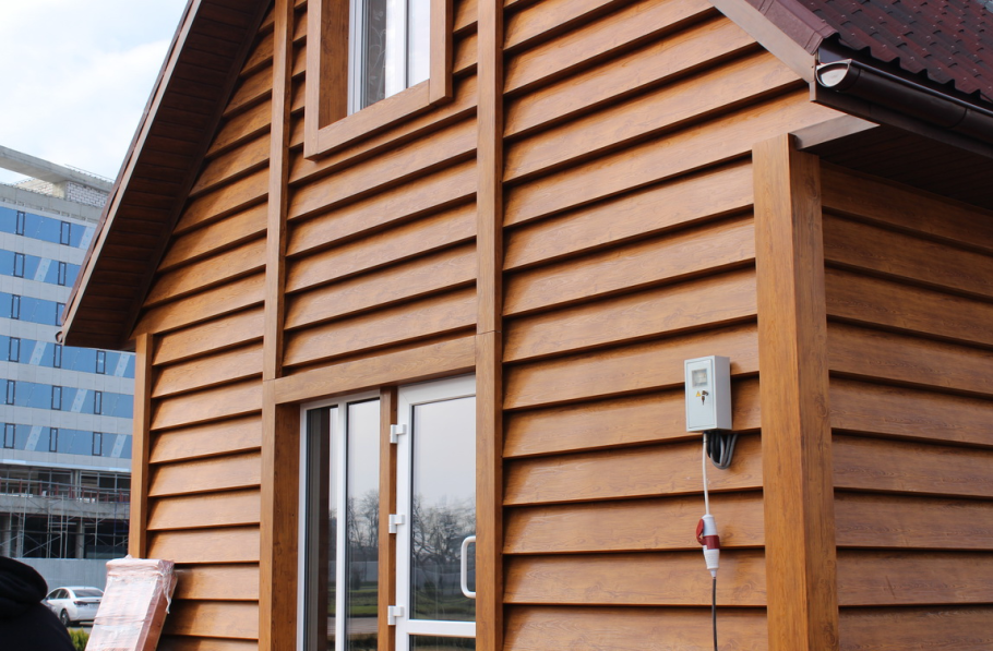 Отделка фасада деревом