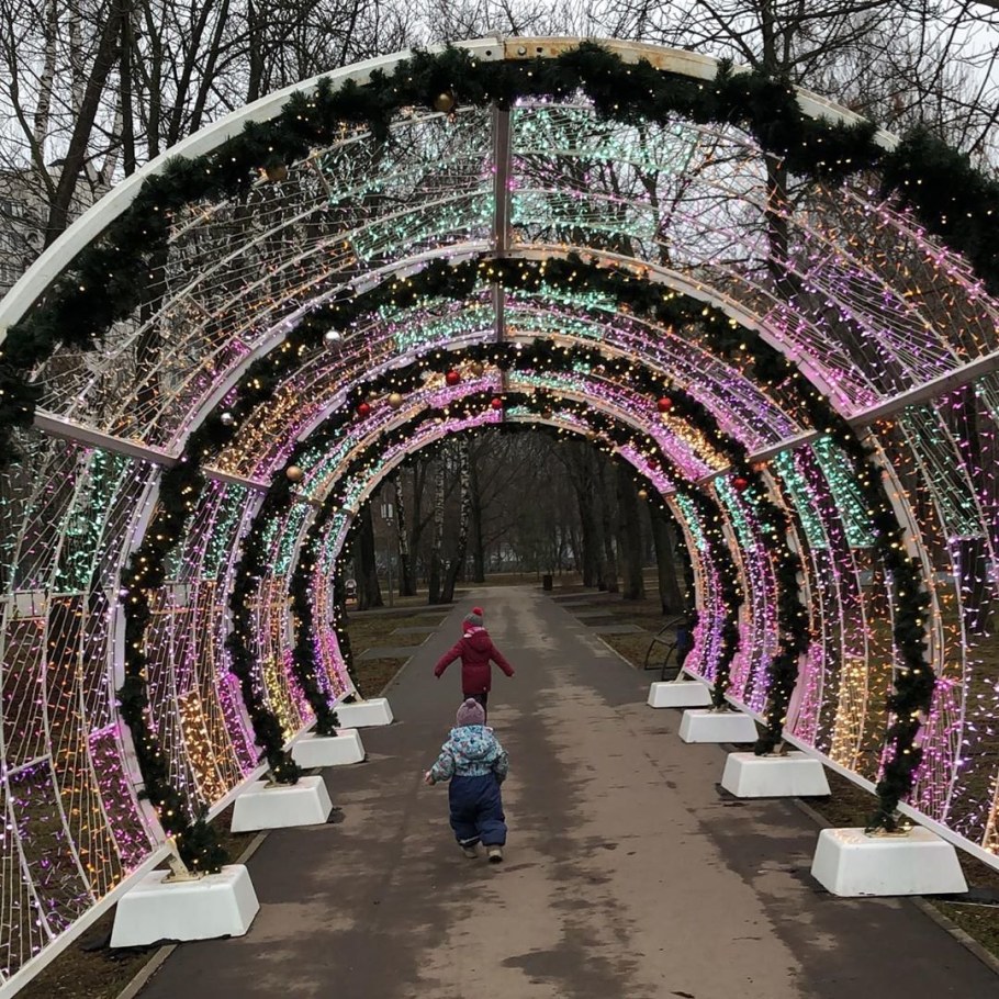 Световой тоннель в парке Горького