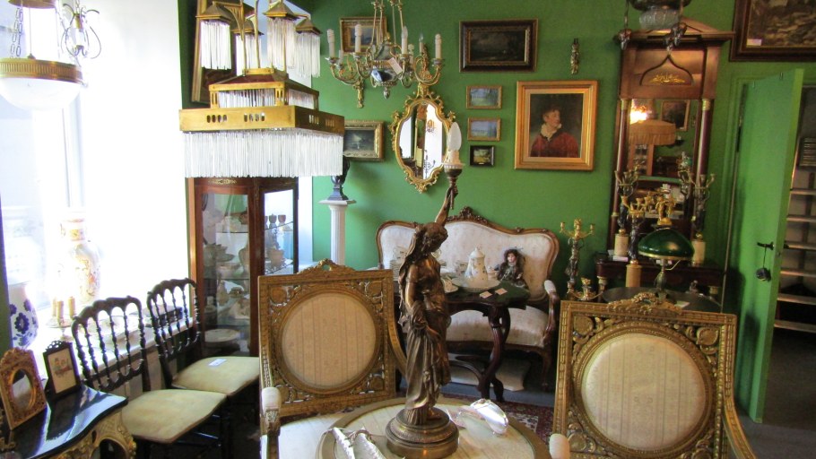 Антикварный салон на Космодамианской 38/1