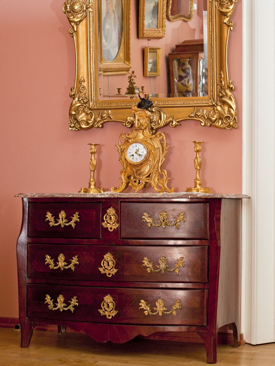 Антикварный комод Ампир