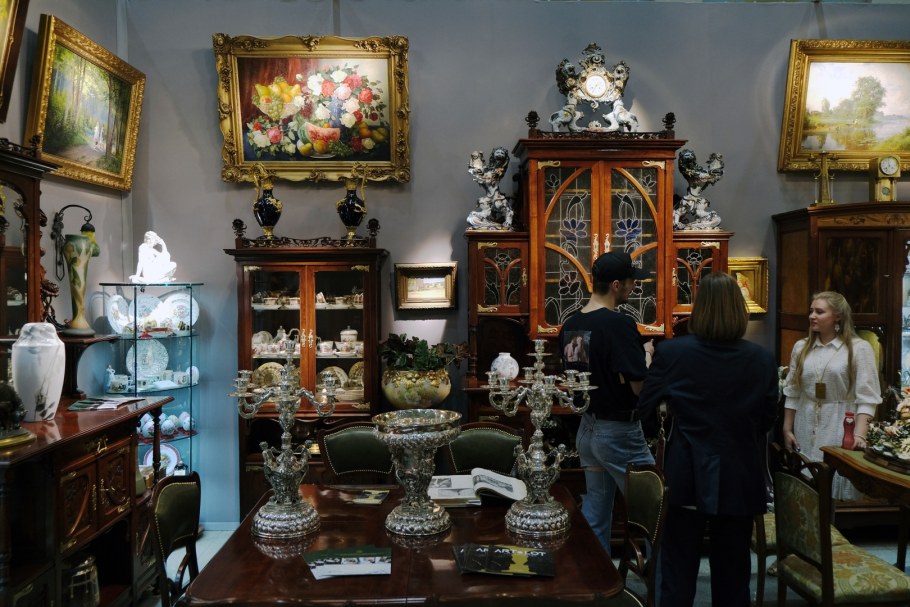 Выставка антикварный салон в Гостином дворе