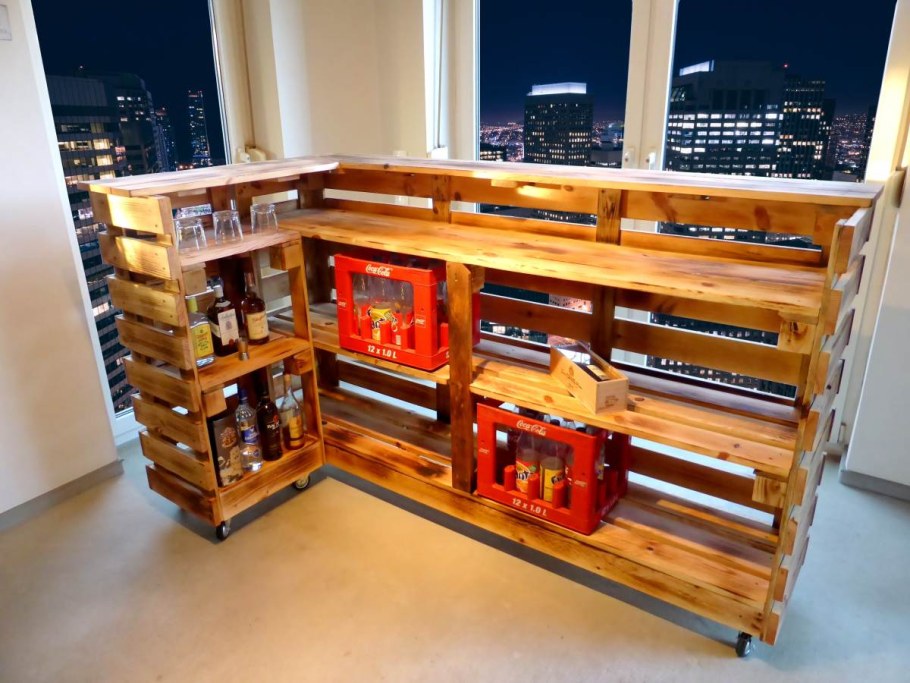 Барная стойка из паллет