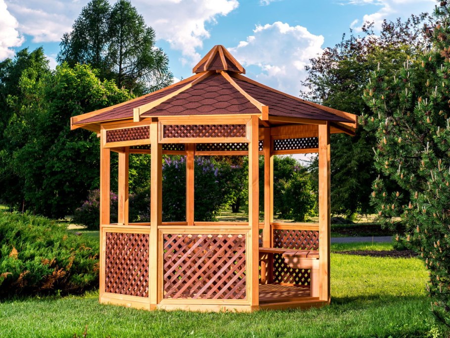 Красивые деревянные беседки
