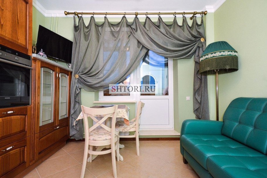 Комната с несимметричными окнами