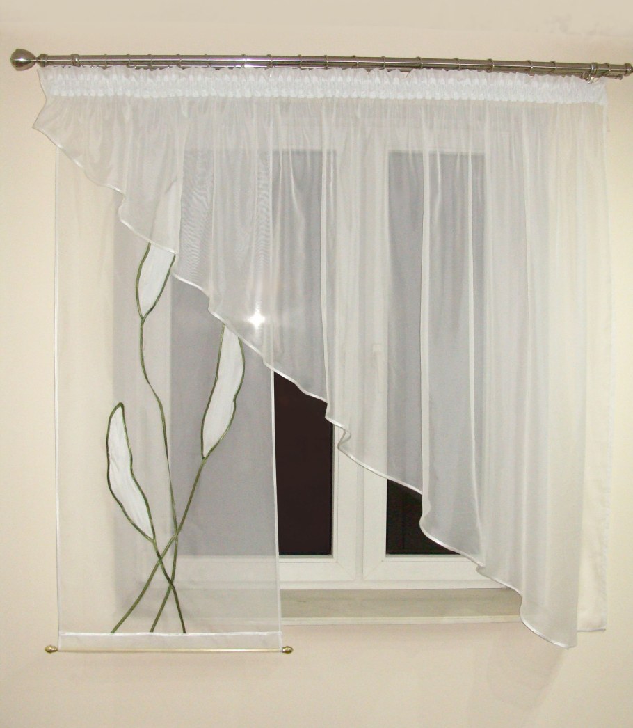 Ассиметричные шторы на кухню