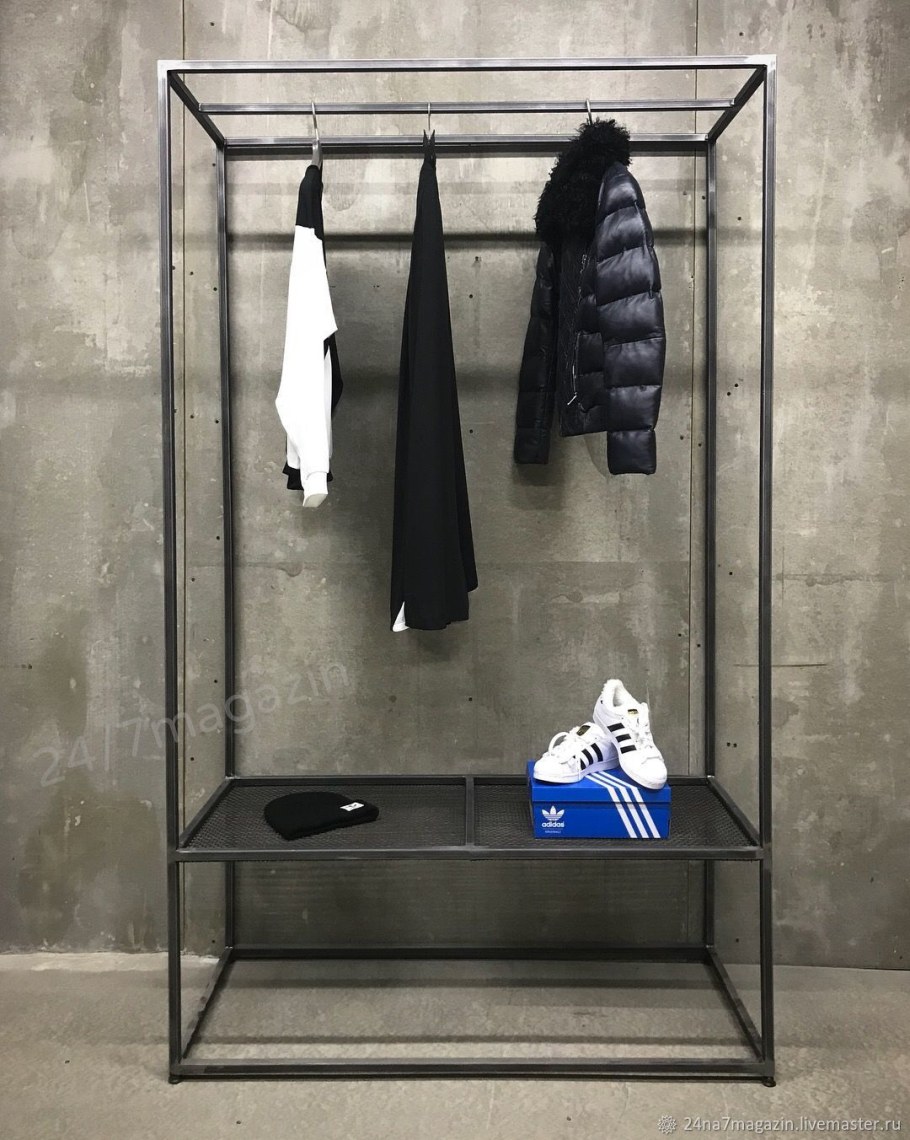 Вешалка для одежды в стиле лофт