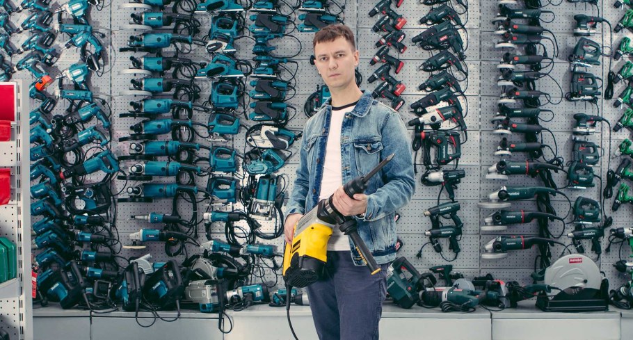 Стеллаж с электроинструментом