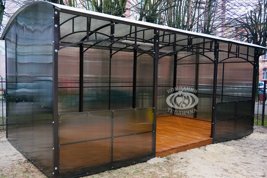 Беседка из поликарбоната закрытая