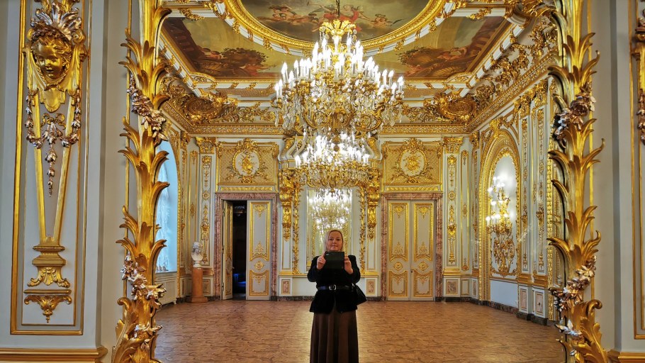 Королевский зал из хрусталя