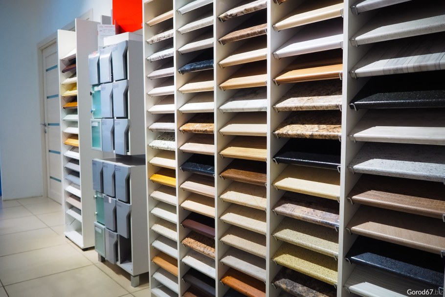 Выкладка мебельной фурнитуры