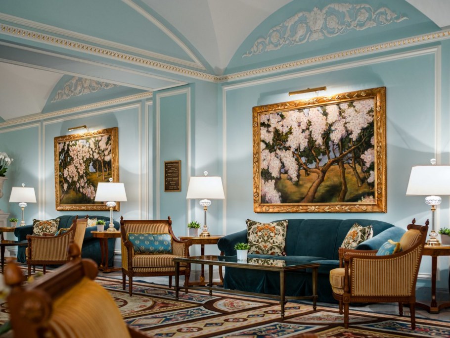 Отель Лион Палас Санкт-Петербург