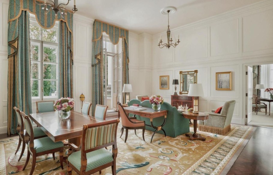 Отель Лион Палас Санкт-Петербург