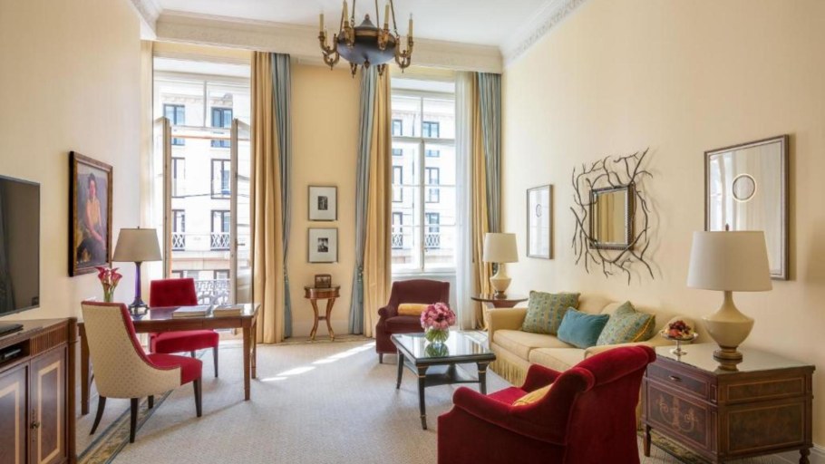 Адмиралтейский Люкс four Seasons