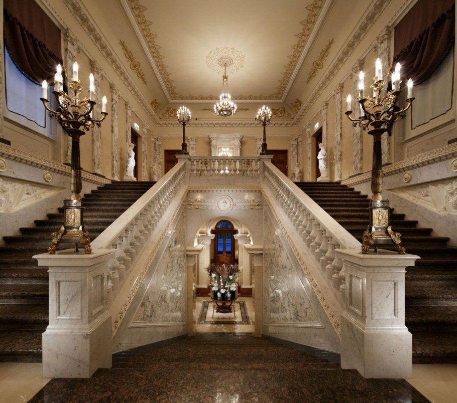 Отель four Seasons Lion Palace