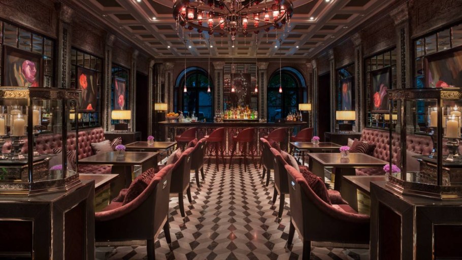 Отель four Seasons Lion Palace