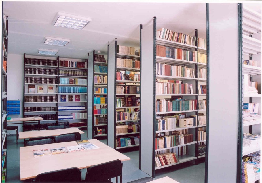 Расстановка книжных стеллажей в библиотеке