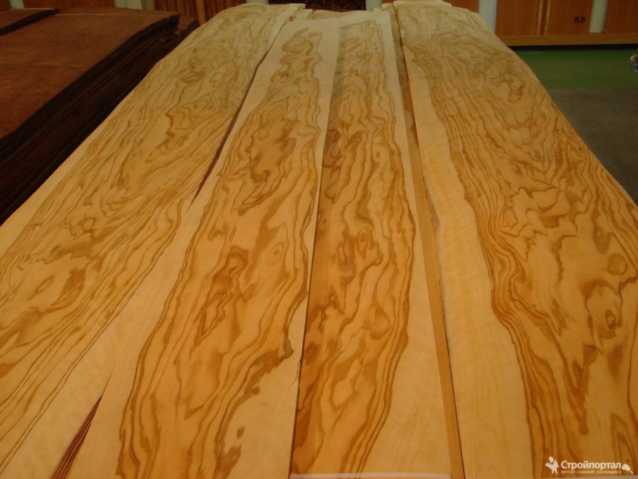 Лущеный шпон дуба