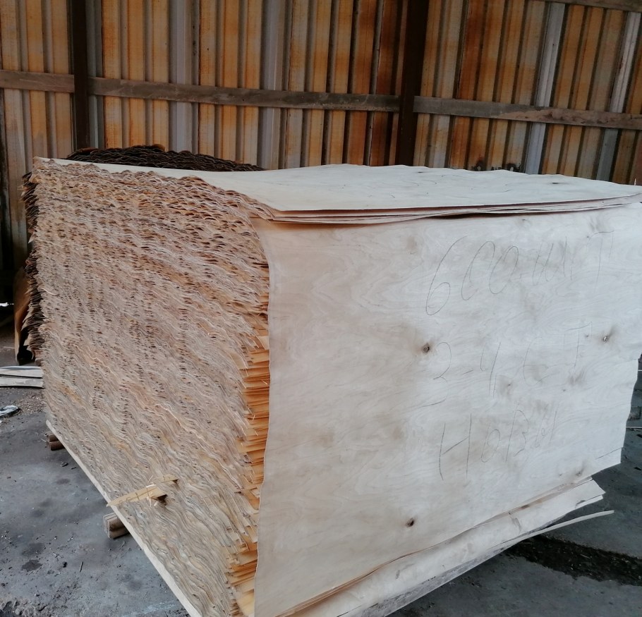 Поддоны под шпон лущеный размером 2600 мм