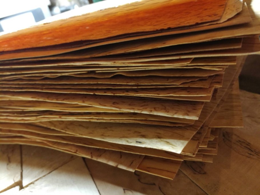 Карельская береза лущёный шпон