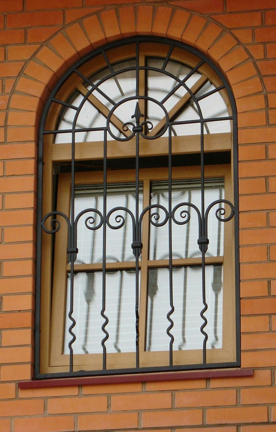 Кованые решетки на арочные окна