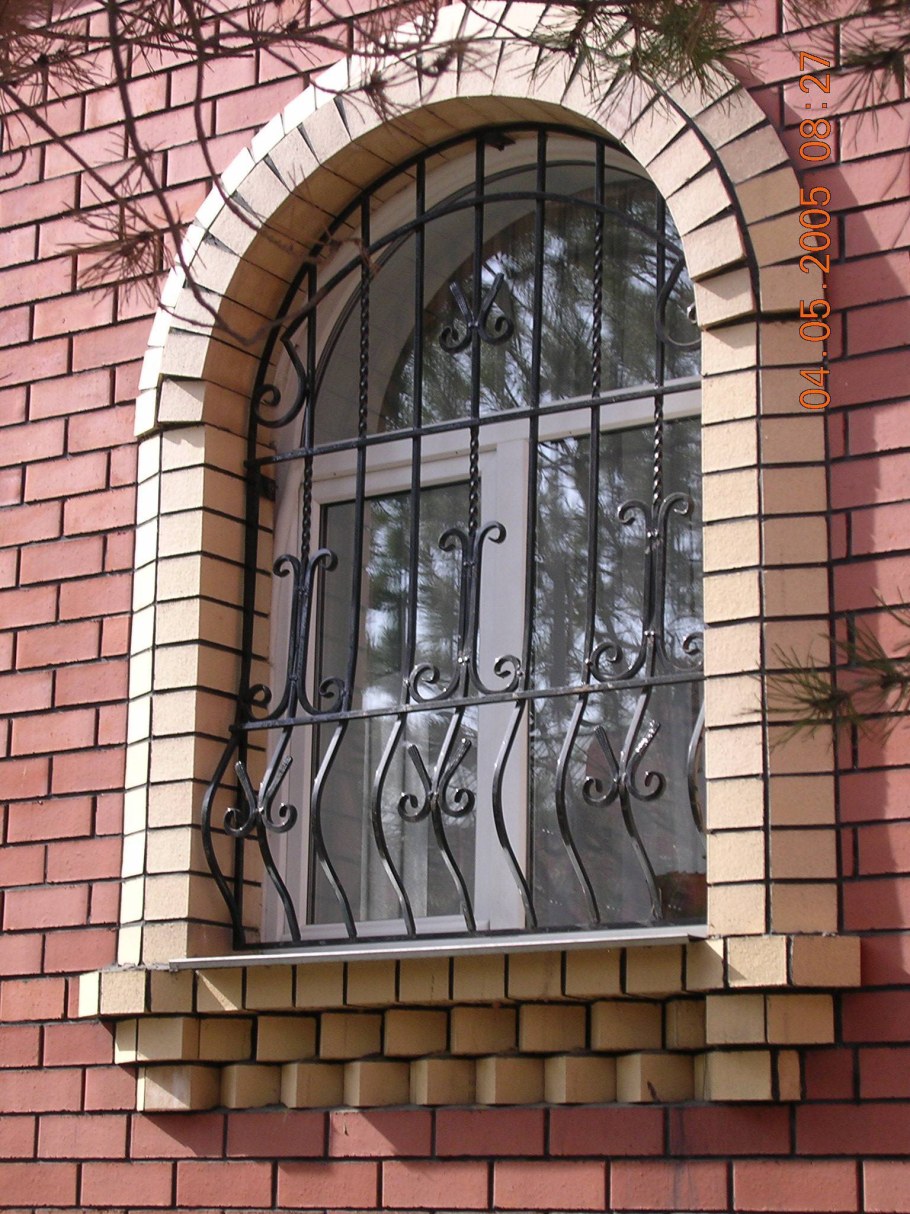 Кованые оконные арочные решетки